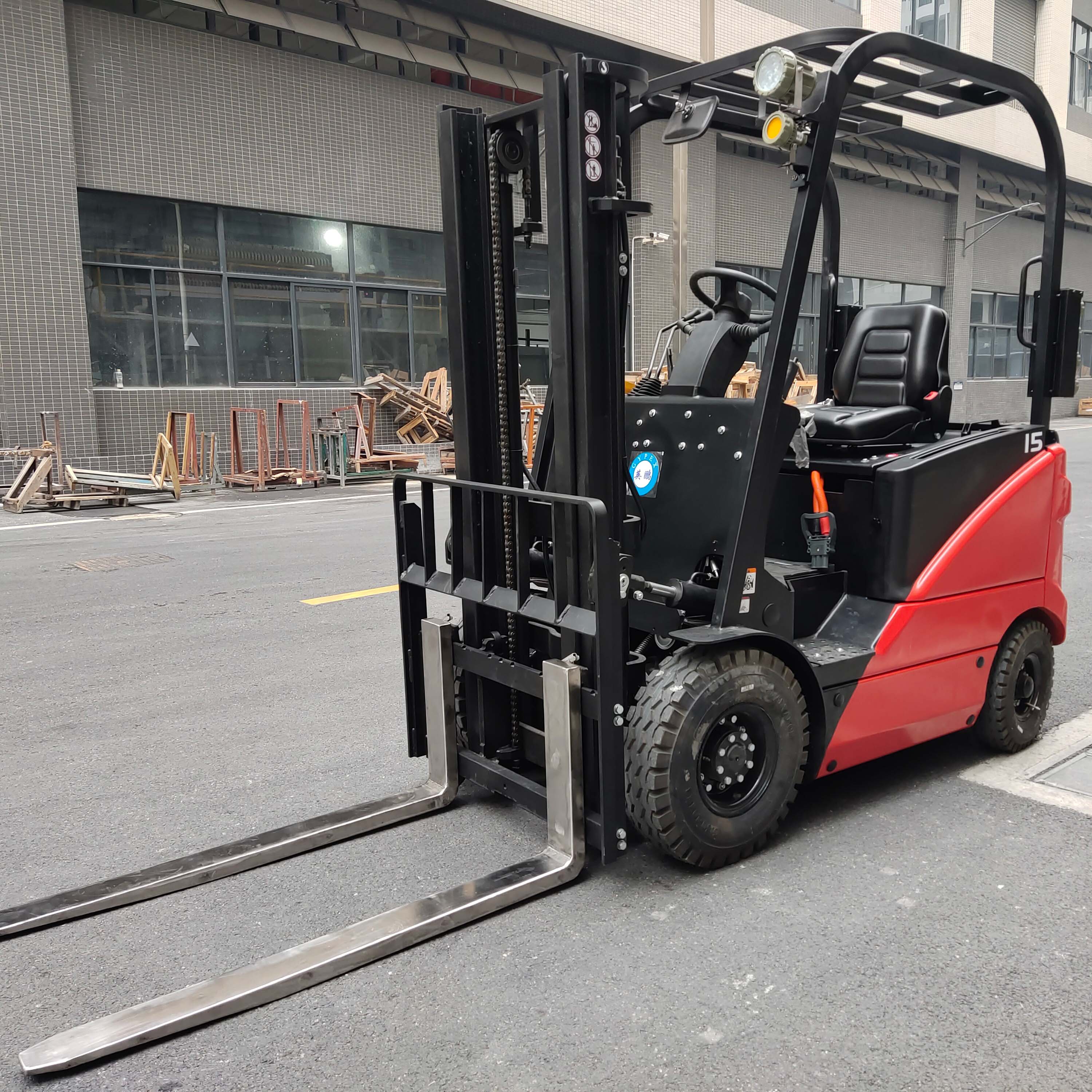 【英鹏】电动平衡重叉车的防爆技术是否适用于所有危险环境？